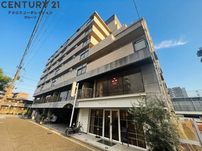 建物外観　防犯カメラ付きで安心！宅配BOX付きで便利！