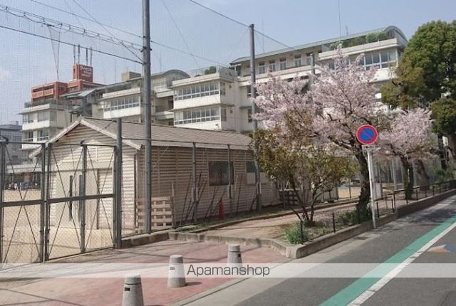 中学校　中央中学校（中学校）まで187m