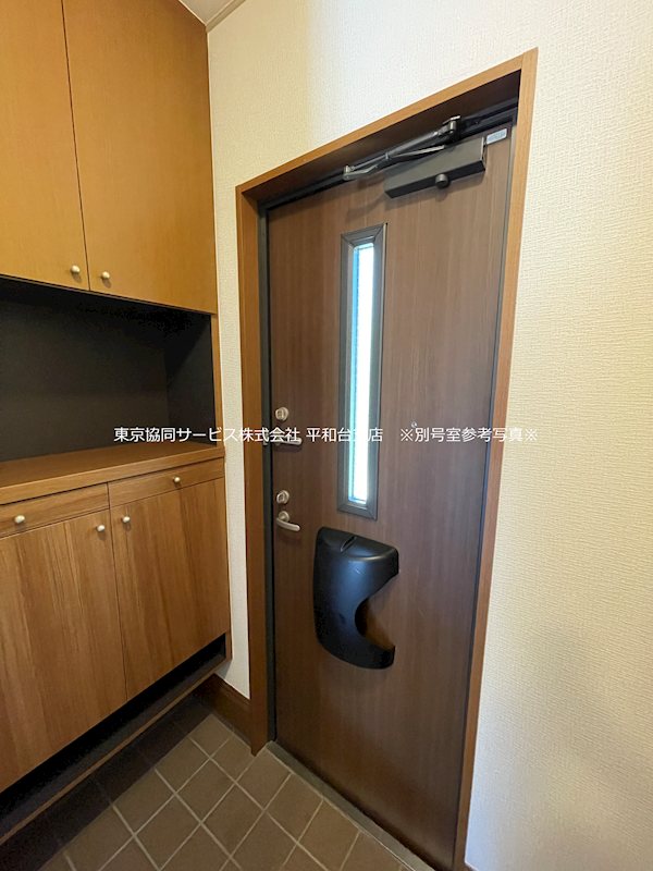 玄関　※別号室参考写真※