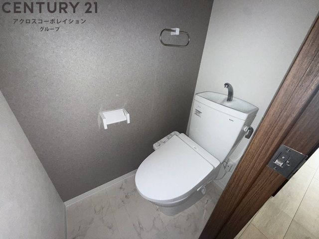 トイレ　温水洗浄便座付きのトイレです♪