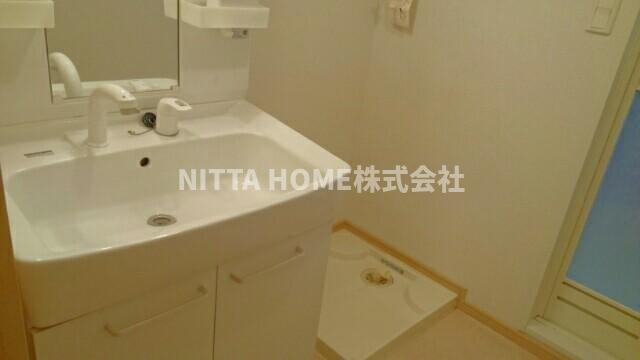 洗面設備　シャワー付き洗面台を設置◎
