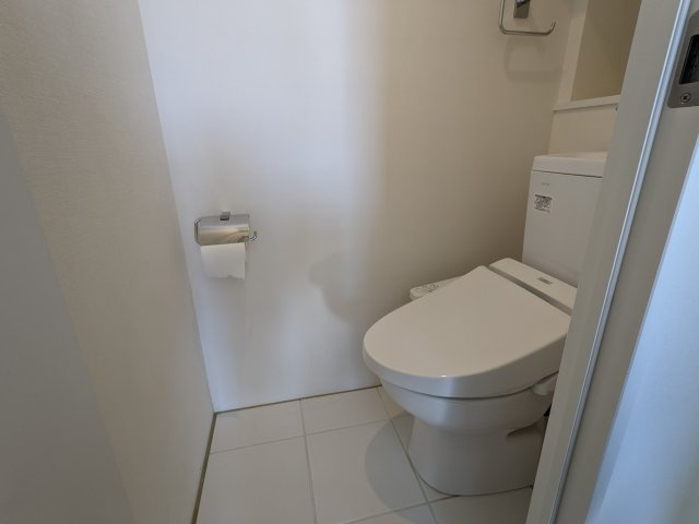 ＪＲ中央線 高円寺駅 徒歩7分 4階建 築9年のトイレ写真