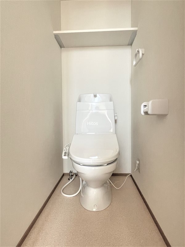 トイレ　トイレは温水洗浄便座を設置してあります。
