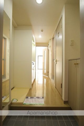 都営新宿線 市ケ谷駅 徒歩9分 5階建 築29年の玄関写真