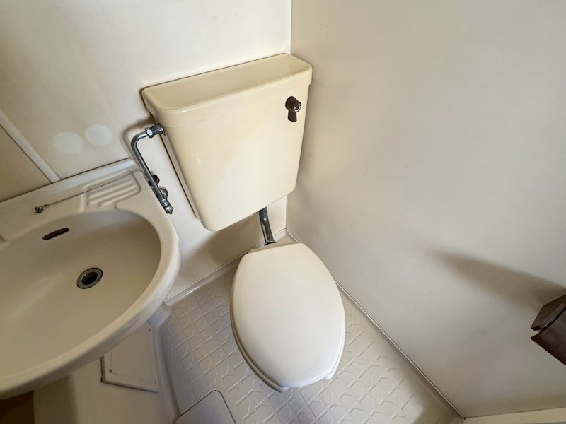 ＪＲ常磐線 亀有駅 徒歩11分 5階建 築38年のトイレ写真