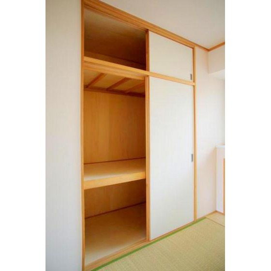 収納　押入