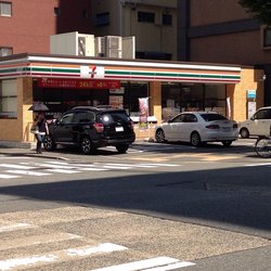 コンビニ　セブンイレブン博多住吉神社前店（コンビニ）まで322m
