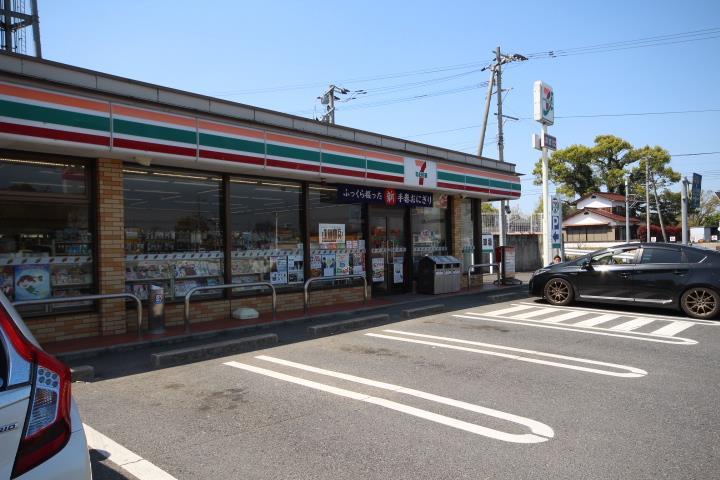 コンビニ　セブンイレブン（コンビニ）まで500m