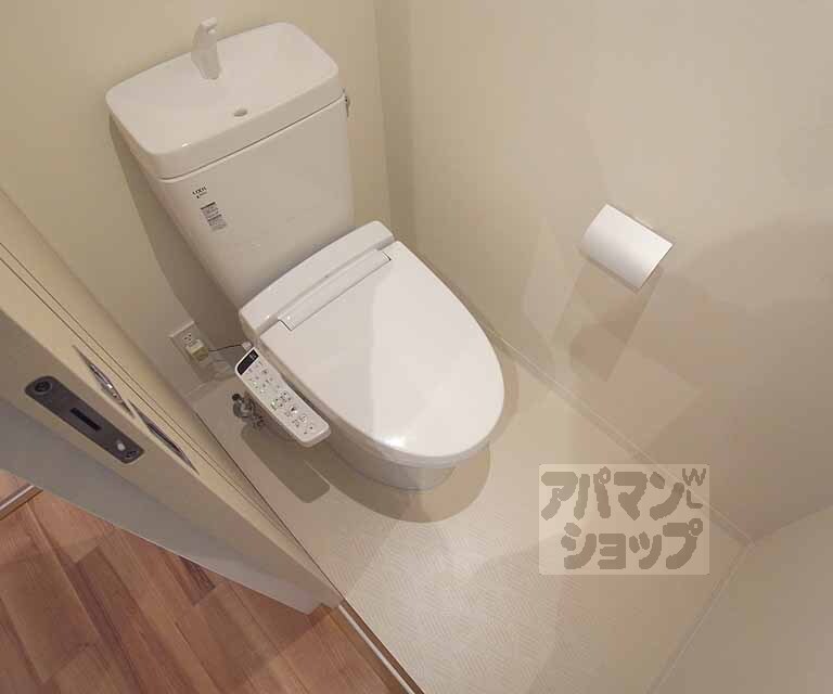 トイレ　ウォシュレット付きです・