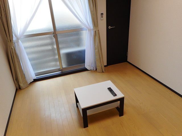 クレイノサントウソウの居間写真