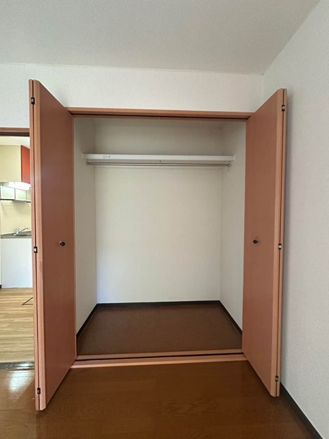 収納　洋室6帖のお部屋にあるクローゼットです♪大切なお洋服もしわに