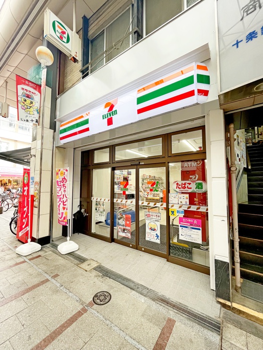 コンビニ　セブンイレブン（コンビニ）まで186m