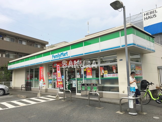 コンビニ　ファミリーマート ニック北加瀬三丁目店（コンビニ）まで58m