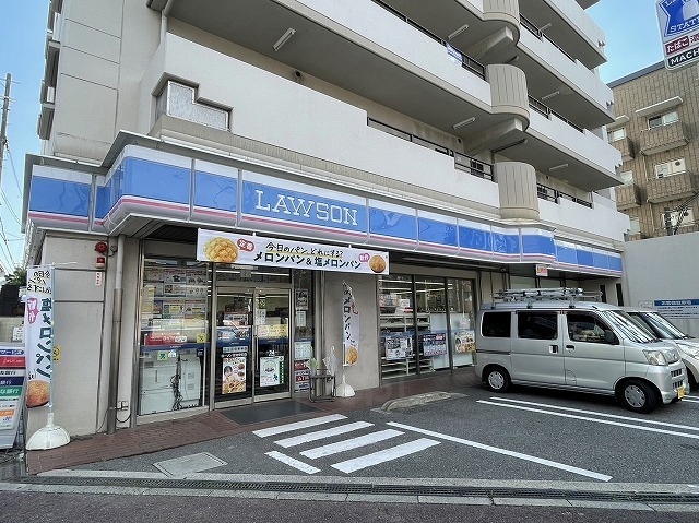 コンビニ　ローソン　蛍池中町店（コンビニ）まで237m