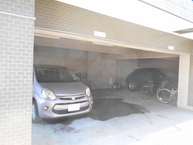 駐車場　★敷地内駐車場★（空き状況・使用料等詳細はご確認下さい）