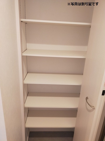 玄関　※同シリーズ別部屋の写真です
