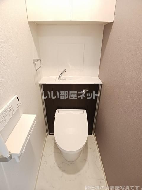 小田急小田原線 渋沢駅 徒歩6分 3階建 新築のトイレ写真