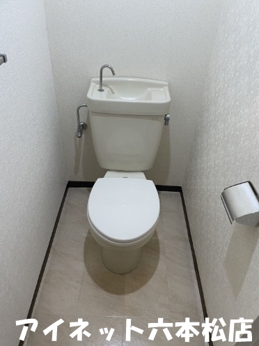 地下鉄七隈線 茶山駅 徒歩21分 7階建 築45年のトイレ写真