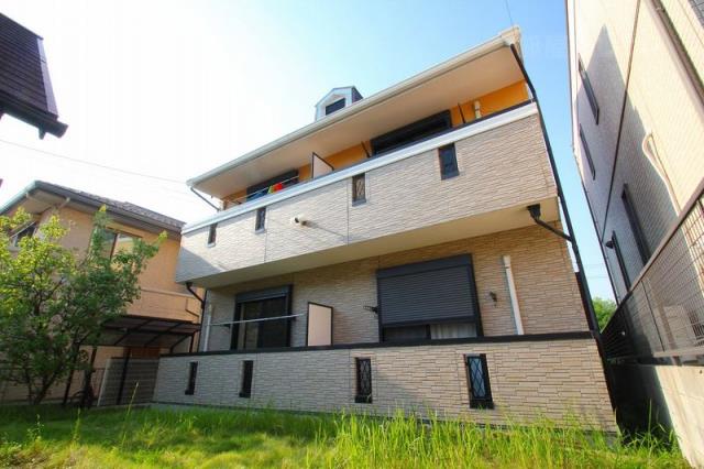 建物外観　お洒落な壁の建物です。