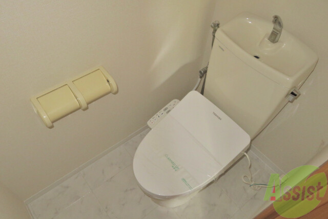 トイレ　トイレには暖房便座機能が付いております。