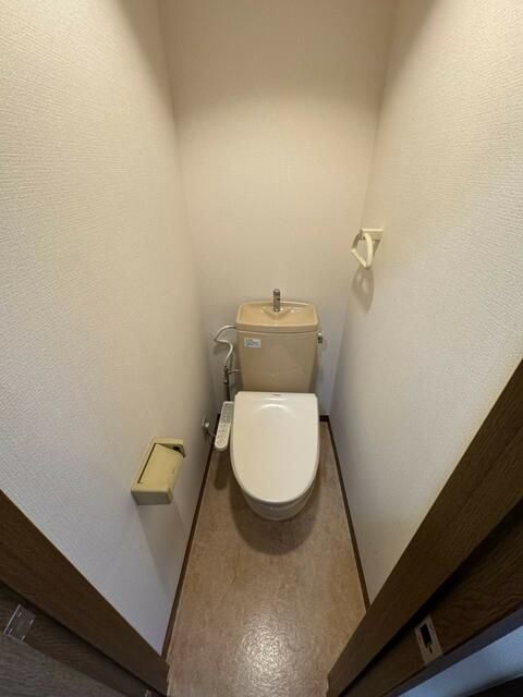 京急本線 弘明寺駅 徒歩2分 4階建 築27年のトイレ写真