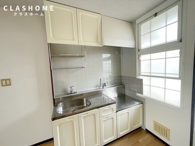 キッチン　同物件の別部屋になります。
