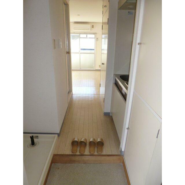 玄関　玄関横シューズボックス有り