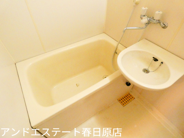 バス・シャワールーム　ワイドな浴槽