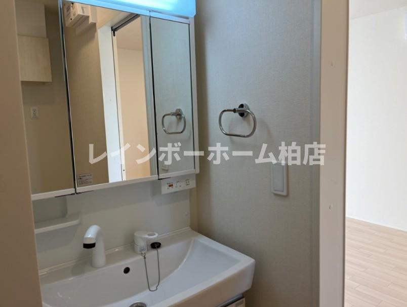 洗面設備　洗髪洗面化粧台です