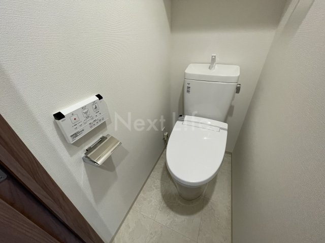 ブルーライン 阪東橋駅 徒歩2分 11階建 築5年のトイレ写真