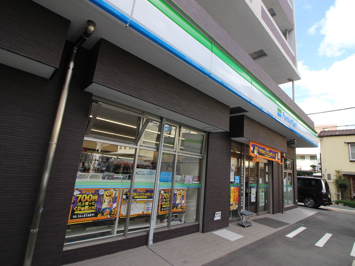 コンビニ　ファミリーマートおやま県庁前店（コンビニ）まで211m