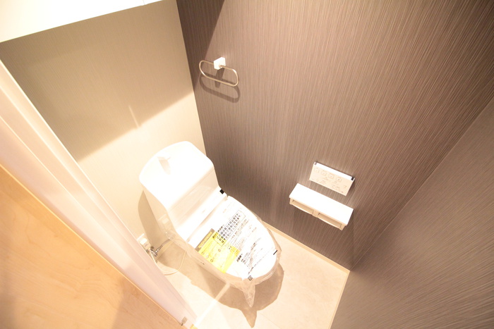 広島電鉄宇品線 中電前駅 徒歩3分 14階建 築8年のトイレ写真