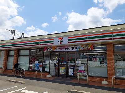 コンビニ　セブンイレブン浜野町店（コンビニ）まで200m