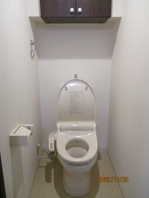 みなとみらい線 元町・中華街駅 徒歩6分 4階建 築40年のトイレ写真