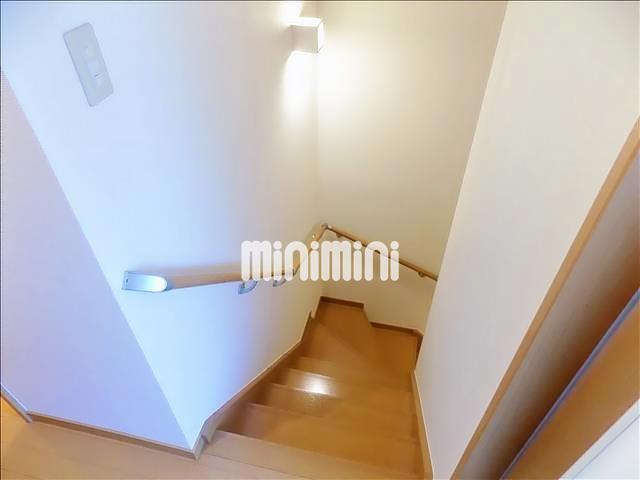 その他部屋・スペース　階段を上って、二階にお部屋があります