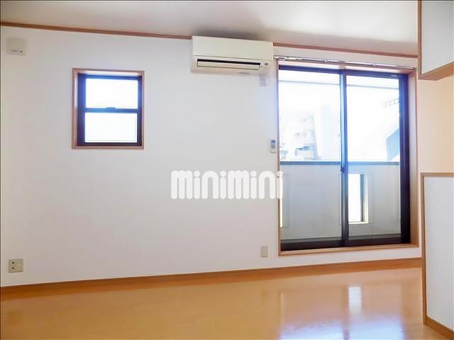 居室・リビング　南向きの明るいお部屋です