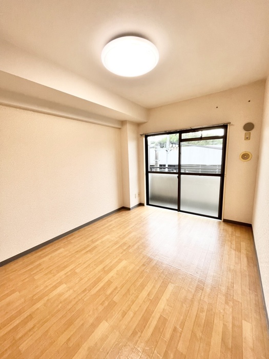 ア-バンスプラザイシワタ5の居間写真