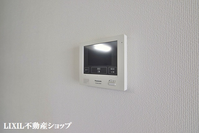 セキュリティ　来訪者の確認が出来るモニター付インターホンです。