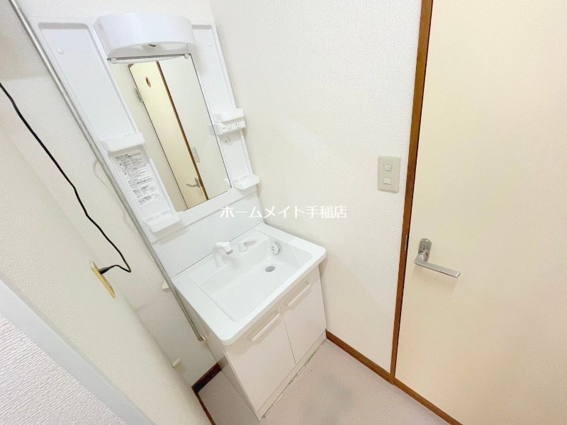 洗面設備　シャワー付きです！