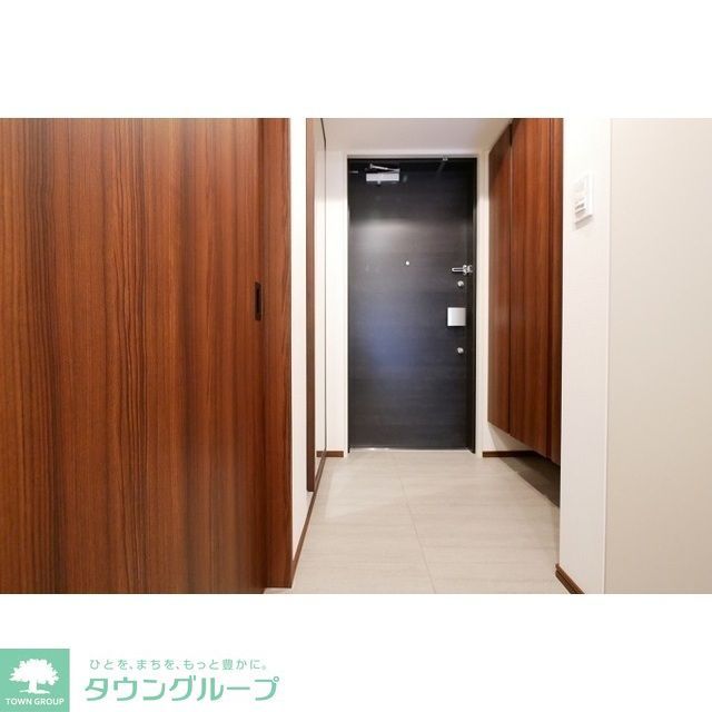 コンフォリア新宿イーストサイドタワーの玄関写真