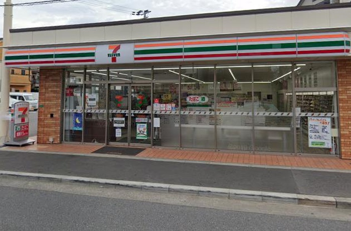 コンビニ　セブンイレブン（コンビニ）まで140m