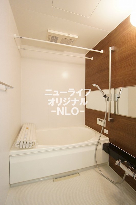 バス・シャワールーム　雨の日でも安心してお洗濯ができる浴室乾燥機付き☆