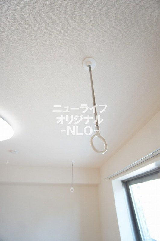 その他設備　雨の日や花粉の季節に助かる室内物干し設置済み☆
