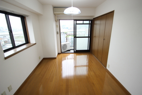 居室・リビング　※別部屋の写真です