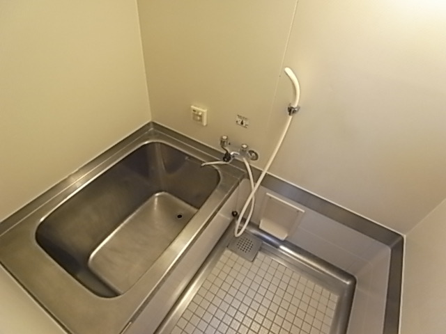 バス・シャワールーム　お風呂・トイレ別々のセパレートです