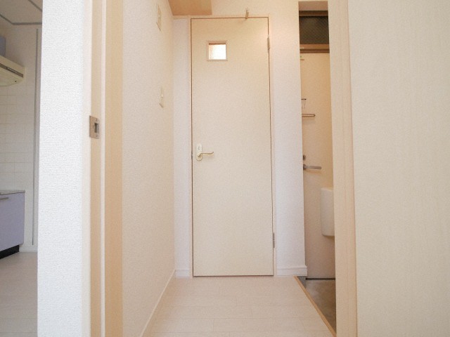 玄関　明るい玄関がお出迎えです☆