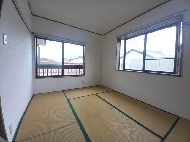 パインヒルズ壱番館の居間写真
