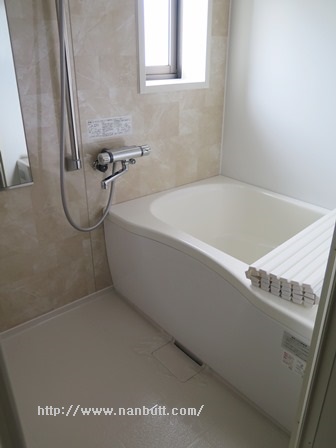 バス・シャワールーム　浴室乾燥機付きバス／窓付き