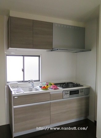 キッチン　3口ガスコンロ付きシステムキッチン