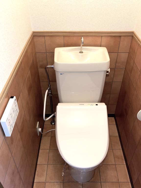 トイレ　温水洗浄便座付き